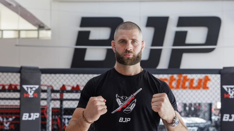 Boom na sítích zápasníka Procházky: Způsobili ho Indové, politici vtipkovali o pobočce v Česku