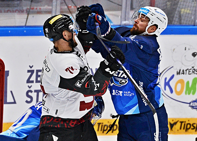 ONLINE: Třinec rychle vede v Liberci, raduje se i Hradec. Sparta hostí Kometu