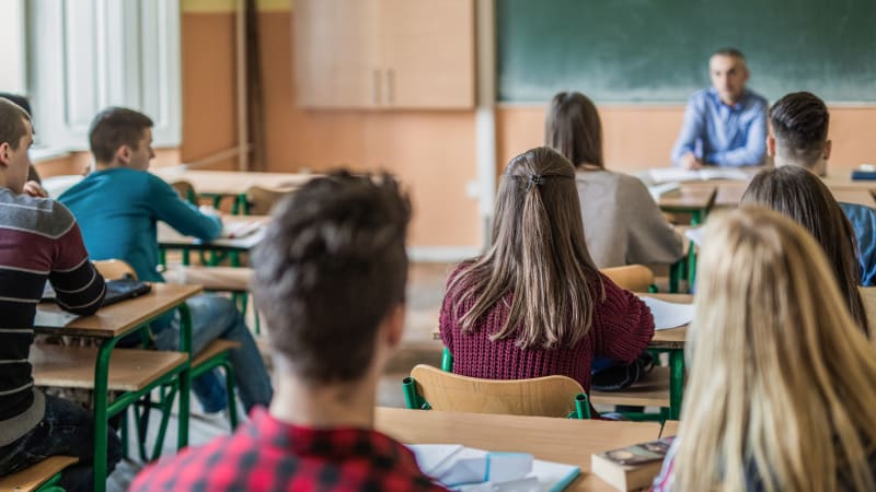 Středoškoláci surově zbili a oloupili spolužáka. Hrozí jim pět let vězení