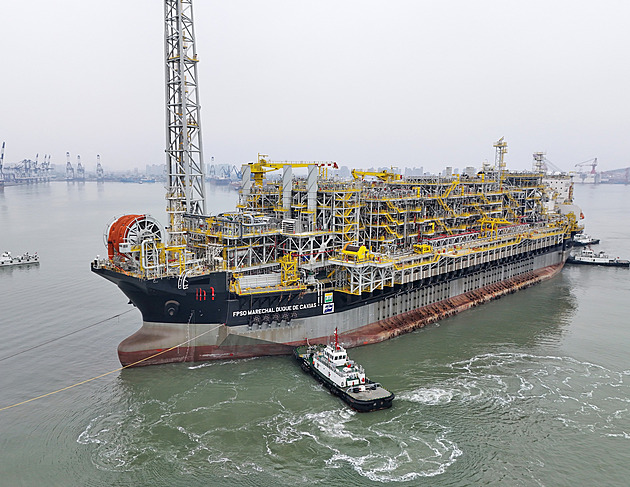 Ropy je nadbytek. Na tankerech je momentálně více než miliarda barelů