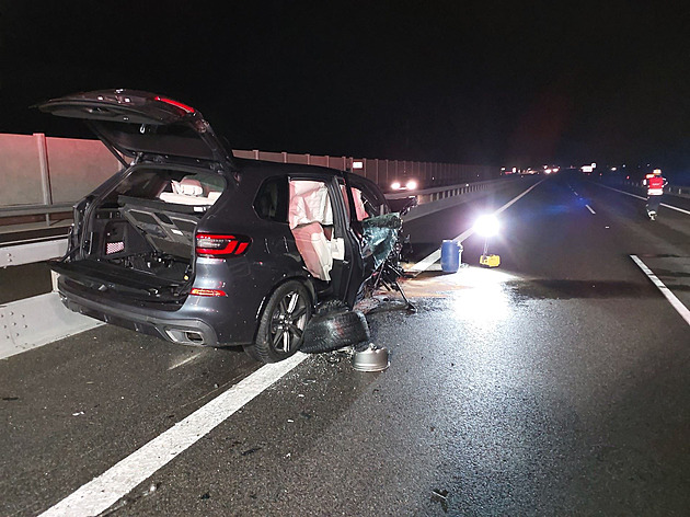 Dvě nehody blokovaly několik hodin D35 na Pardubicku, staly se pět minut po sobě