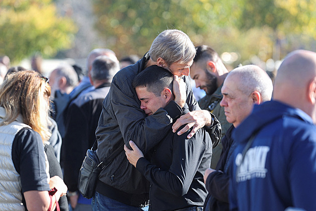 Desetitisíce Srbů si připomínají výročí tragédie v Novém Sadu, Vučić se omluvil