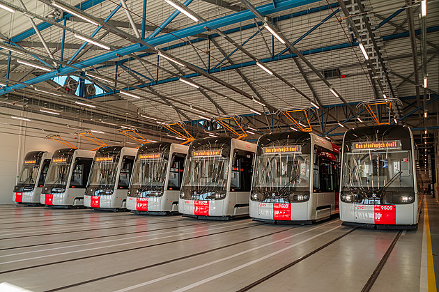 Pojedete novou pražskou tramvají? Praha je všechny posílá do ostrého provozu