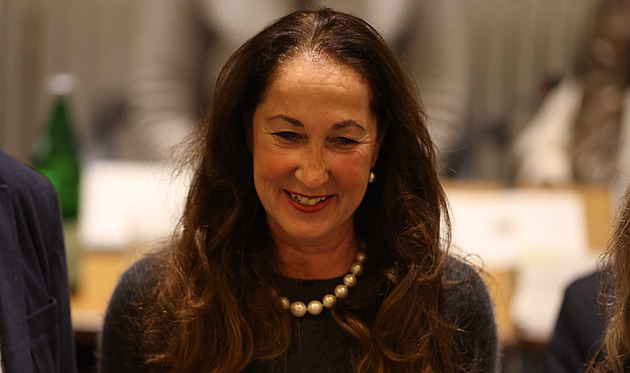 Dcera jí zasadila 13 bodných ran, přežila a nyní se ujala funkce starostky