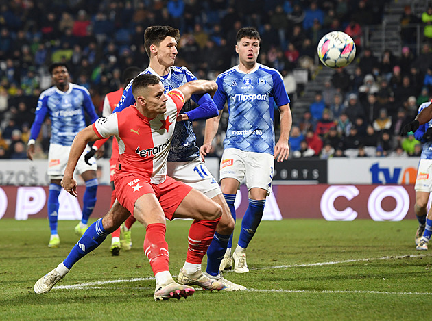 Pokuty za pyrotechniku, pokřiky i ničení. Komise potrestala Olomouc, Slavii i Spartu
