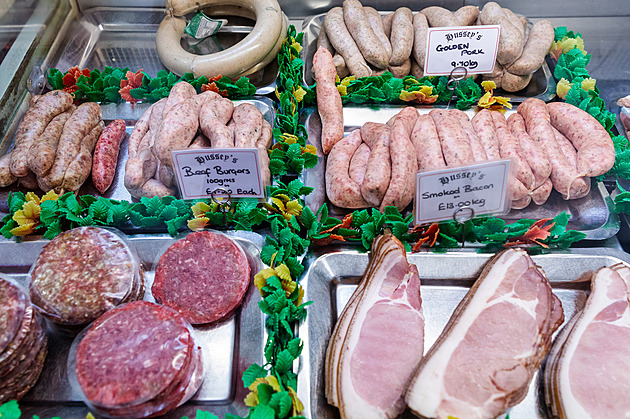 Varování před rakovinou patří na slaninu stejně jako na cigarety, tvrdí vědci