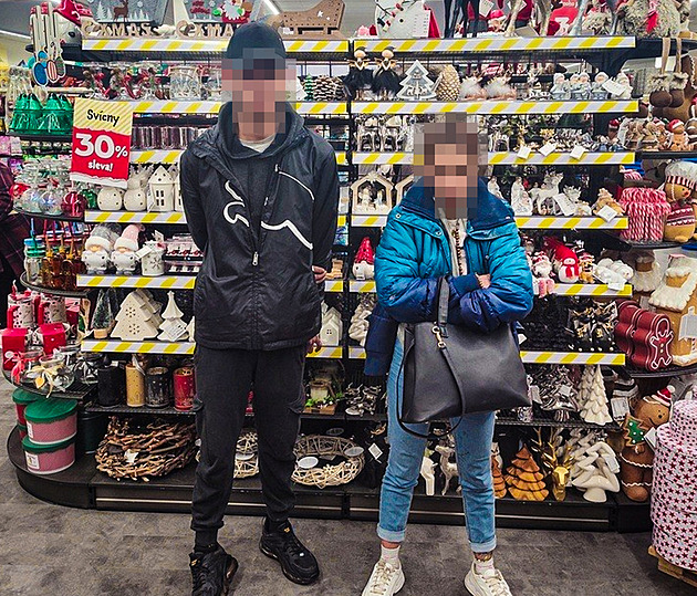 I zloději chtěli mít hezké Vánoce. Chytila je však vedoucí prodejny