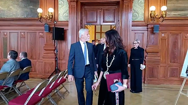 Prezident si prohlédl Císařské lázně, v Moseru dostal unikátní vázu