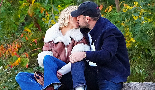 Po rozchodu se snoubencem randí Sweeney s o 16 let starším exmanažerem Biebera