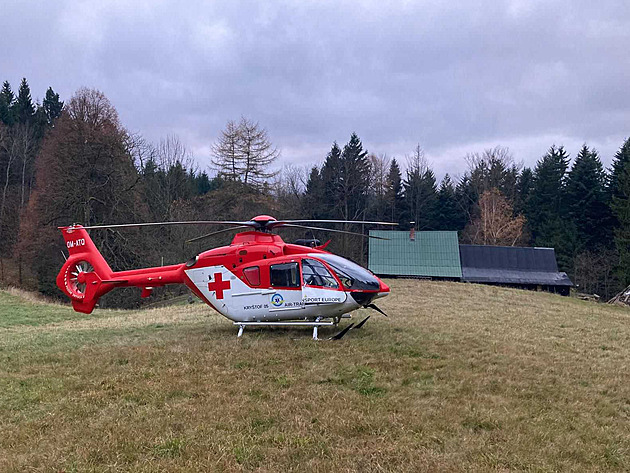 Infarkt v Beskydech. Vrtulník stihl vzletět těsně před setměním, pak už by nemohl