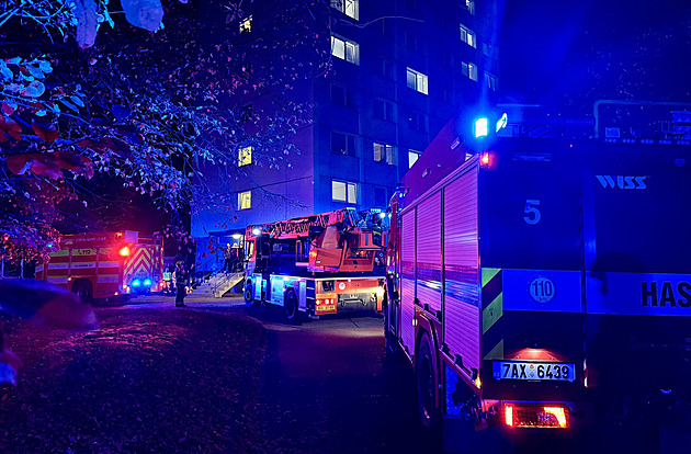 Ve Zlíně hoří střecha střední školy, zasahuje už jedenáct jednotek hasičů