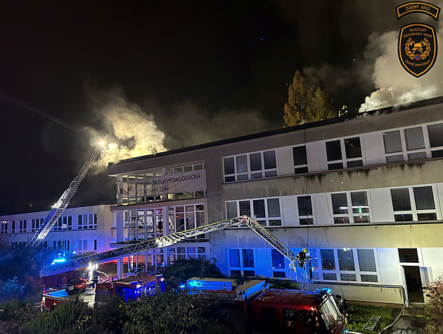 Hasiči zlikvidovali požár střední školy ve Zlíně. Lidé můžou větrat, výuka odpadá
