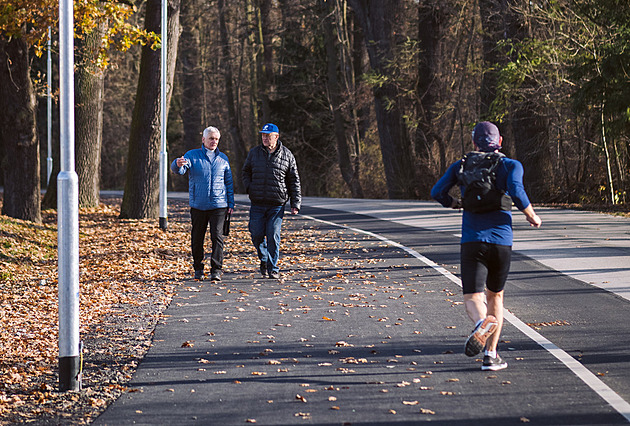 Bezpečně i do školy. V Hluboké otevřeli společnou stezku pro pěší a cyklisty