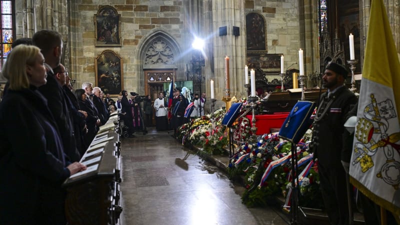 OBRAZEM: Sbohem, bojovníku za pravdu. S Dukou se loučila katedrála plná osobností