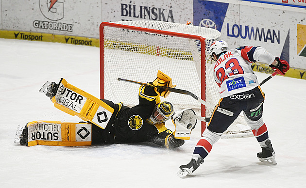 ONLINE: Pardubice otočily stav v Litvínově, Kladno rozmetlo Vary, šlágr je nerozhodný