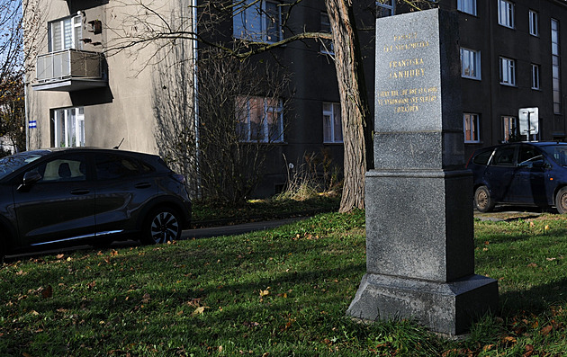 Chladnokrevná vražda strážmistra. Mladíka zkazil krvavý brak, dštil tisk