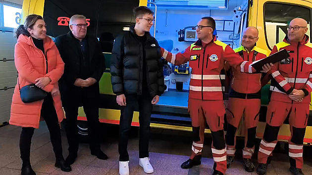 Chlapce na hřišti zasáhl blesk, zachránci popsali dramatický boj o jeho život