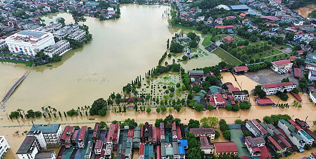 Záplavy ve Vietnamu si vyžádali 55 obětí, další lidé se pohřešují