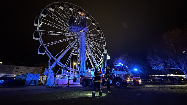 V Olomouci se porouchalo ruské kolo, hasiči evakuovali lidi z výšky