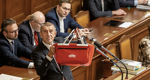 Babiš nepouští nikoho jiného ke slovo. Nikdo se nemůže ptát na střet zájmů