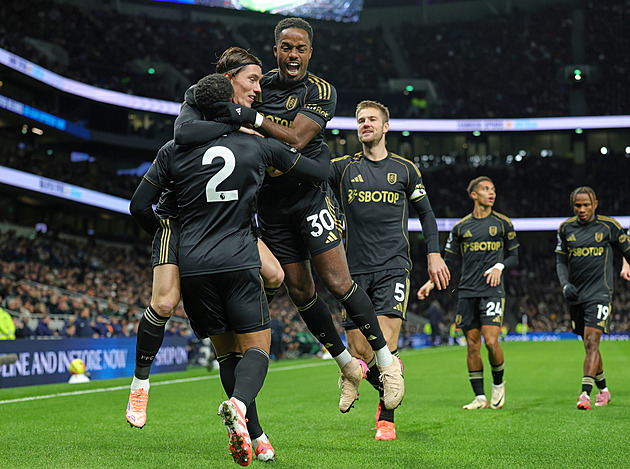 Fulham nástupem šokoval Tottenham, City ustálo drama. Sunderland i Newcastle slaví