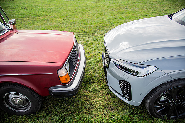 Sraz nejprodávanějších modelů Volva. Letité kombi 245 změřilo síly s XC60