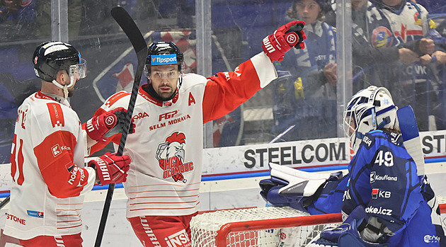 ONLINE: Třinec znovu vede o dvě branky, Olomouc dominuje ve Vítkovicích