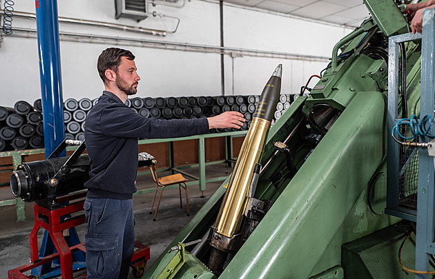 Slovensko se má stát strategickým výrobcem munice, zapojí se i český zbrojař