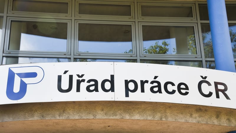 O „superdávku“ nepožádala řada sociálně slabých domácností, tvrdí výzkum. Co je odrazuje?