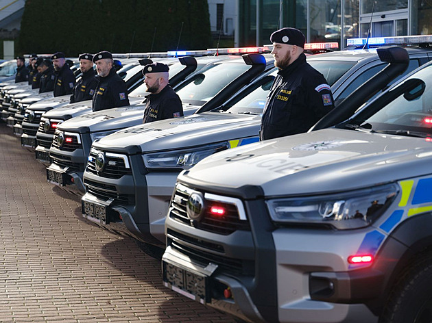 Česká policie zbrojí do terénu. Pořizuje si offroadovou legendu Toyotu Hilux