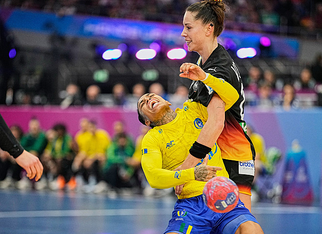 Německé házenkářky přehrály Brazílii a na domácím MS si zahrají semifinále