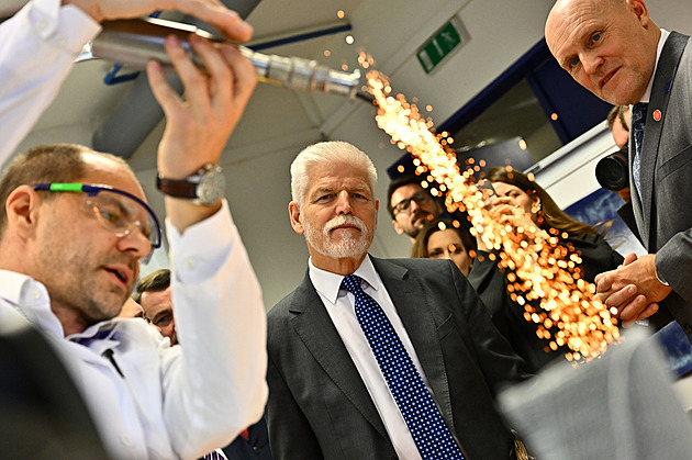 Prezident Pavel přijel do Liberce, vědci se blýskli efektní ukázkou nanoželeza