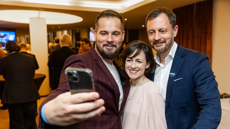 Sahal nám do rozkroku, stěžují si fanoušci na komika v Praze. Byl v tom alkohol, kaje se Fero