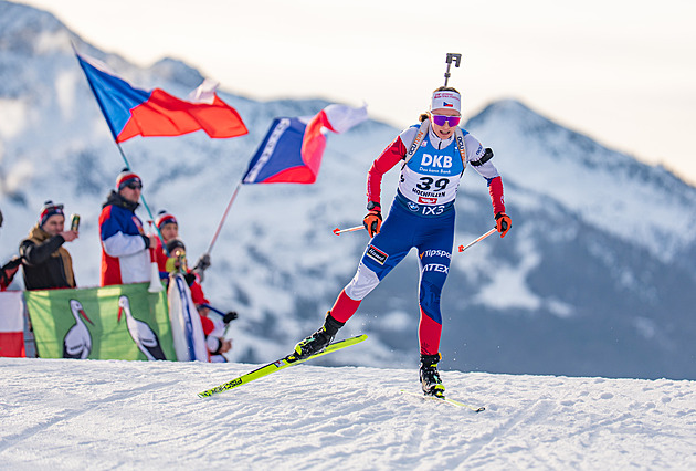 Biatlon ONLINE: Ženy jedou štafetu, Jislová předává na jedenáctém místě