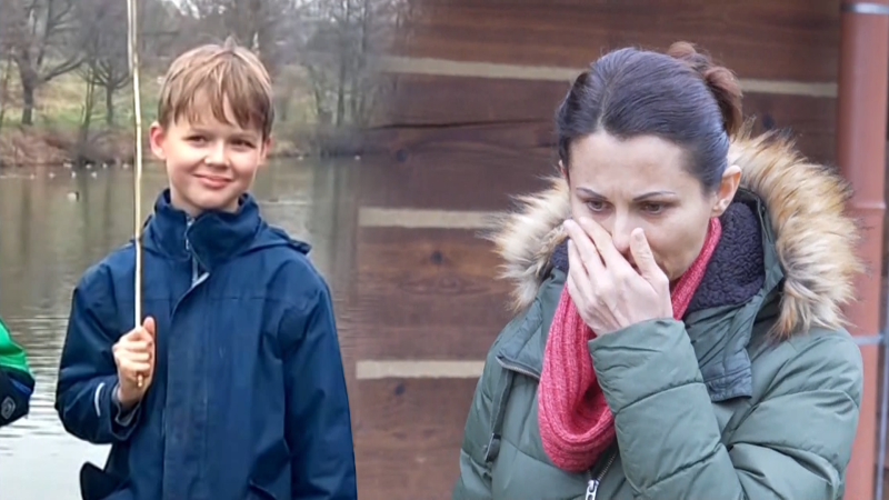Zoufalá matka pohřešovanému Markovi posílá naléhavý vzkaz. Policie mezitím mění taktiku