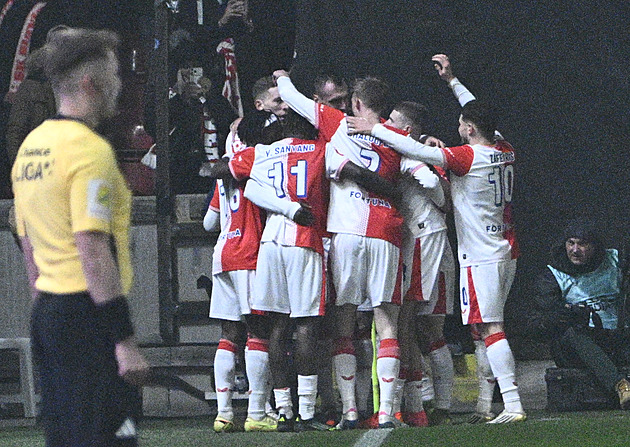 ONLINE: Slavia - Jablonec 2:2, Zorvan v nastavení prvního poločasu vyrovnává