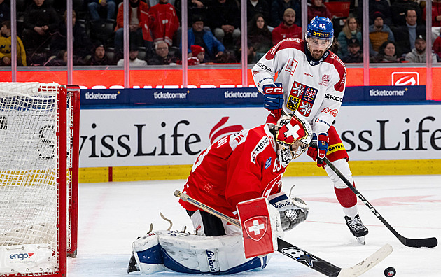 ONLINE: Švýcarsko - Česko 3:3, Pavlátovi vypadl puk a domácí rychle srovnávají