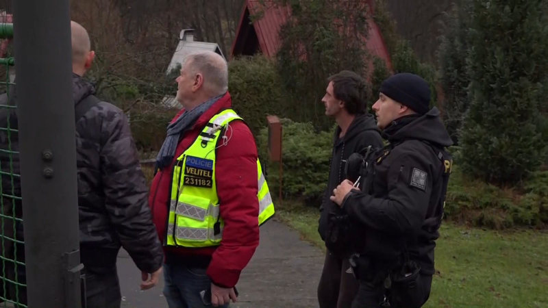 Záchrana dítěte na Zlínsku: Chlapec byl úplně v šoku, sousedé slyšeli křik, popsali svědci