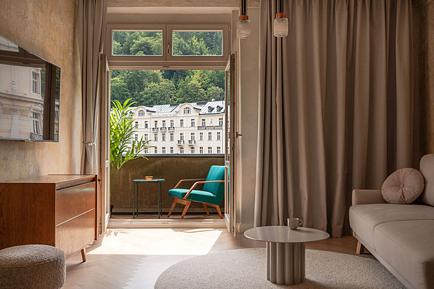 Z jednoho bytu v Karlových Varech vykouzlil tři malé. Pomohly i skleněné příčky