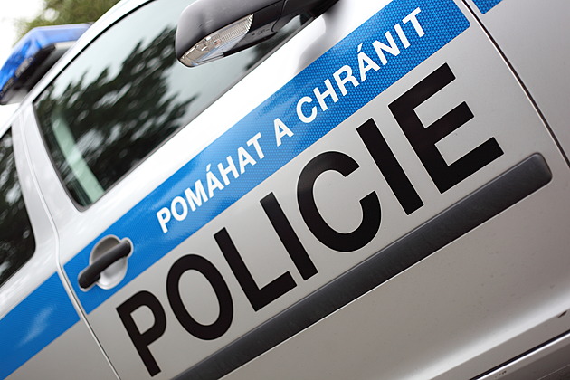 Tragédie v Kadani. Z paneláku vypadl mladistvý a zemřel