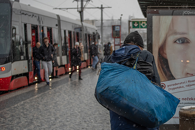 Fígl, jak se vozit zadarmo. Revizoři v Praze nemají na černé pasažéry účinné páky