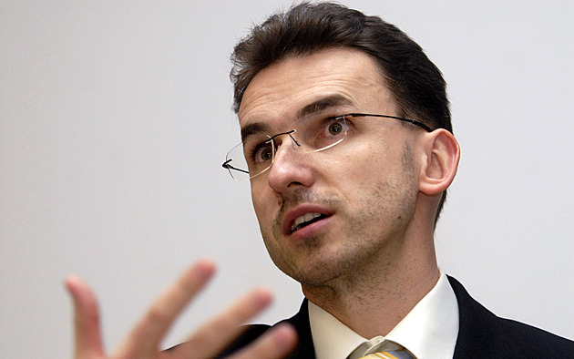 Prezident jmenoval Michala Bartoně ústavním soudcem