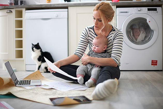Podpora po rodičovské 2026: kdo se nevrací do práce, dostane víc peněz než dosud