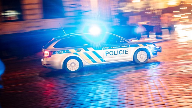 Drama na Zlínsku. Muž vytáhl na exekutory plynovku, chtěl na ně poštvat i psy