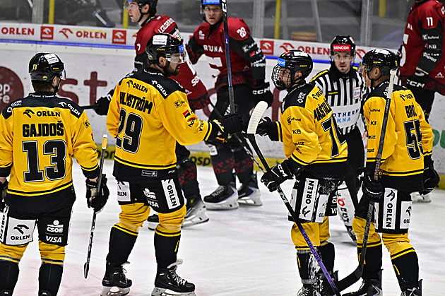 ONLINE: Litvínov potřetí vede nad Spartou. Třinec srovnává, Jágr zpět v sestavě