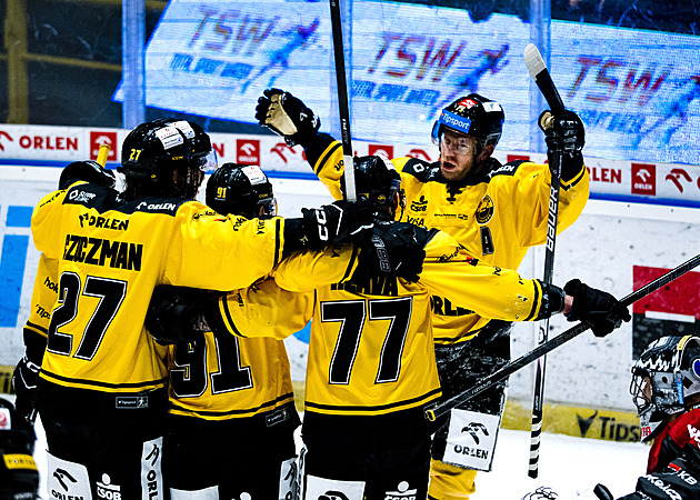 ONLINE: Třinec zdolal Plzeň v prodloužení. Sparta prohrává, Jágr zpět v sestavě