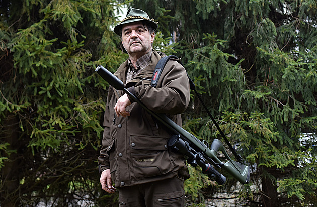 Jsme otloukánci. Při manipulaci se zbraní se stane, že dojde k neštěstí, líčí myslivec