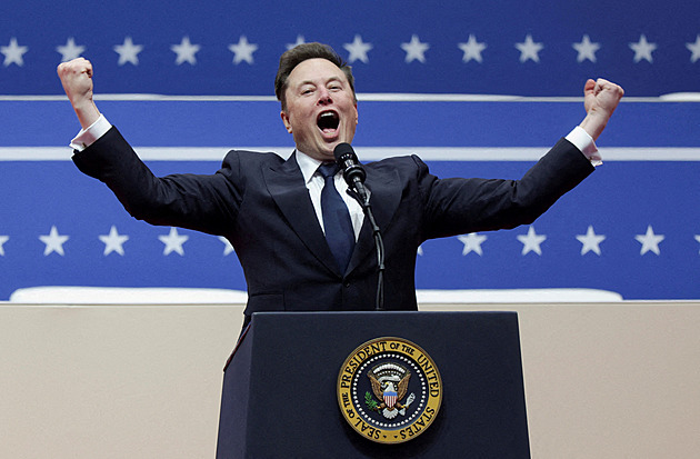 Musk se stal prvním člověkem, jehož majetek překonal 700 miliard dolarů