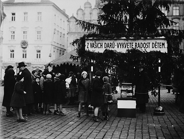 Zprávy z Norimberka a dárky na příděl. Vánoce po válce byly plné smutku i naděje