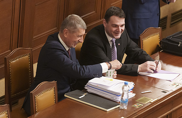 Babiš řekl, že nemá zájem na zákopové válce s Hradem. Opozici to nestačí